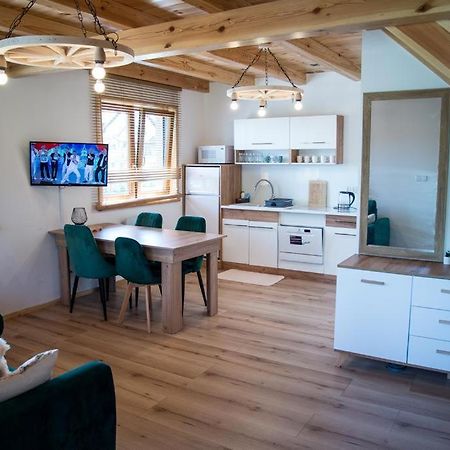 Kalinowy Sad Domki Z Jacuzzi I Sauna Mikołajki Bagian luar foto