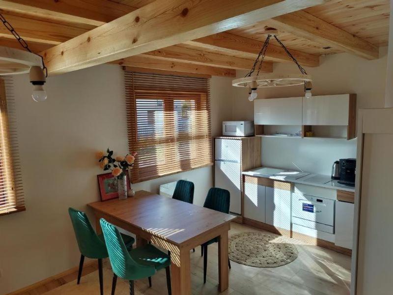 Kalinowy Sad Domki Z Jacuzzi I Sauna Mikołajki Bagian luar foto