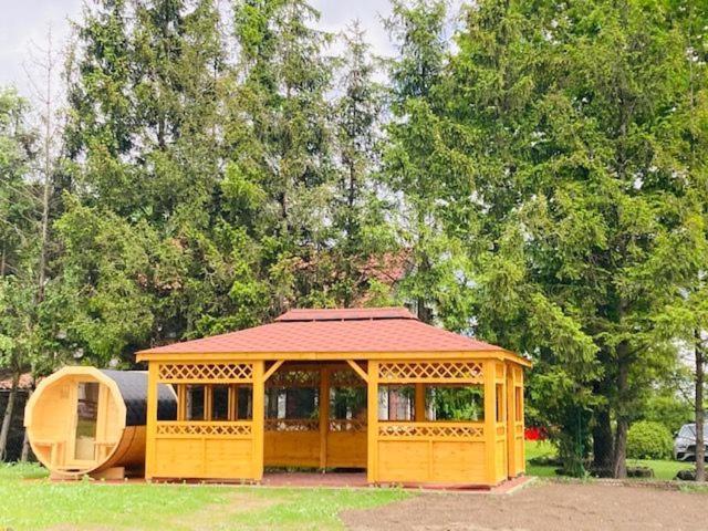 Kalinowy Sad Domki Z Jacuzzi I Sauna Mikołajki Bagian luar foto
